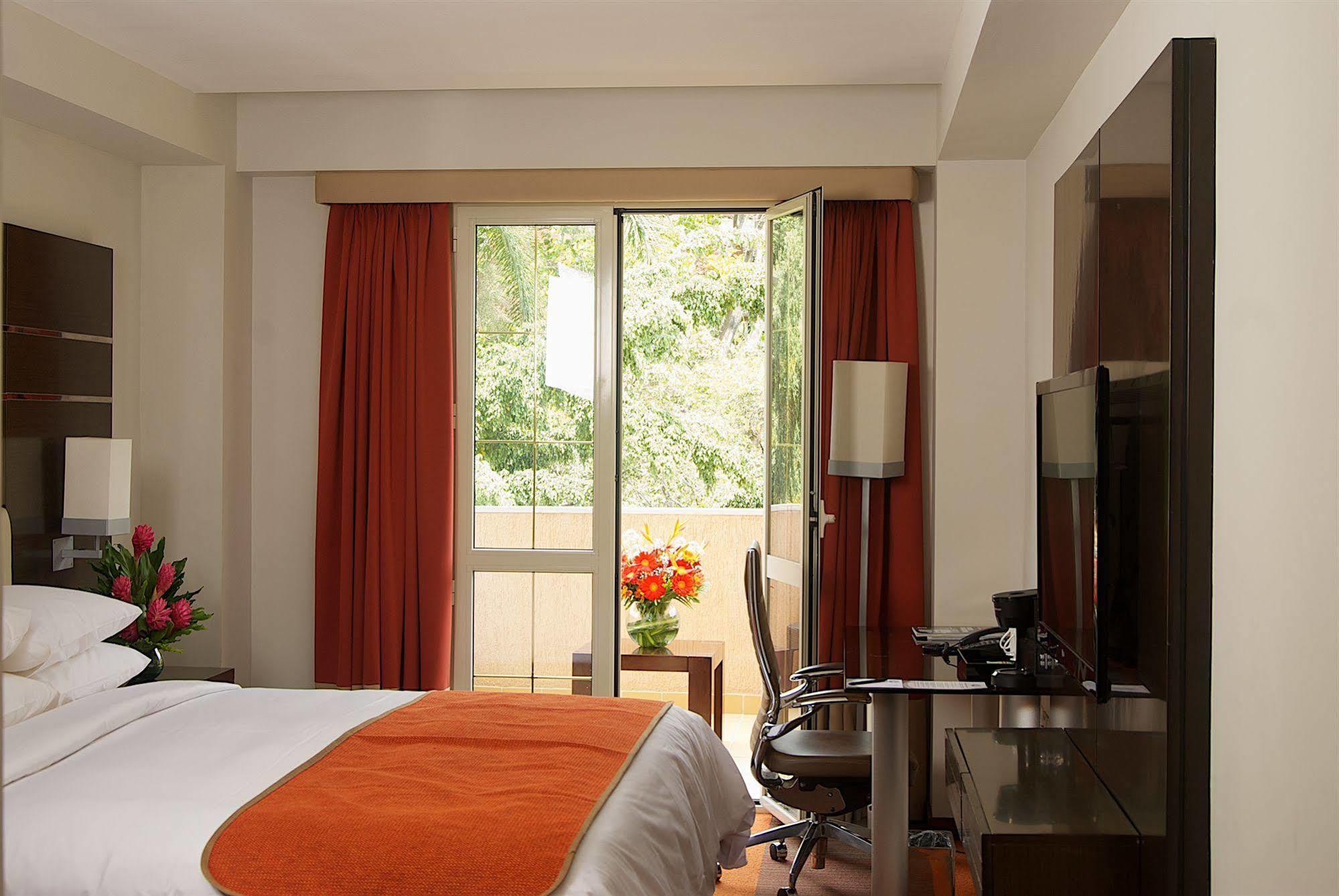 Hotel Altamira Village Caracas Ngoại thất bức ảnh